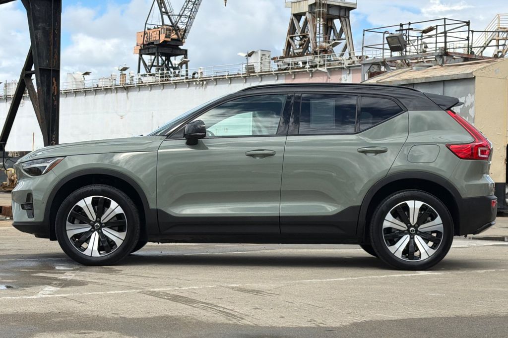 2023 Volvo XC40 Recharge Pure Electric Plus photo 6