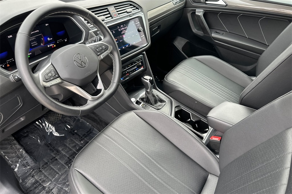 2022 Volkswagen Tiguan SE photo 3