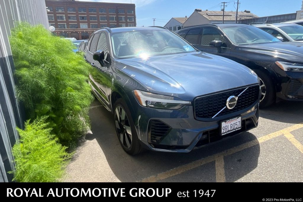 2025 Volvo XC60 T8 Plus Dark AWD's photo
