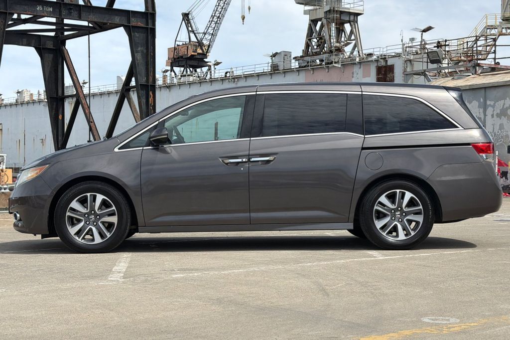 2014 Honda Odyssey Touring photo 6