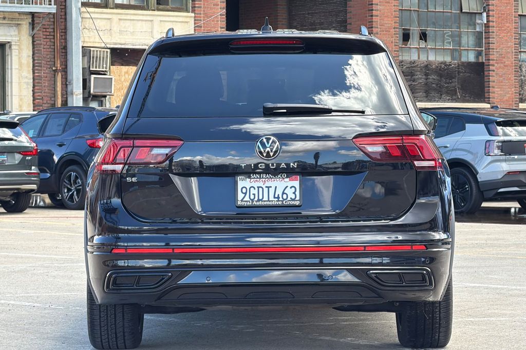 2023 Volkswagen Tiguan 2.0T SE R-Line Black photo 4