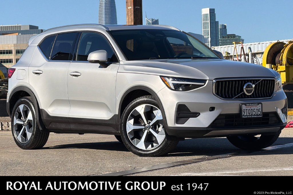 2025 Volvo XC40