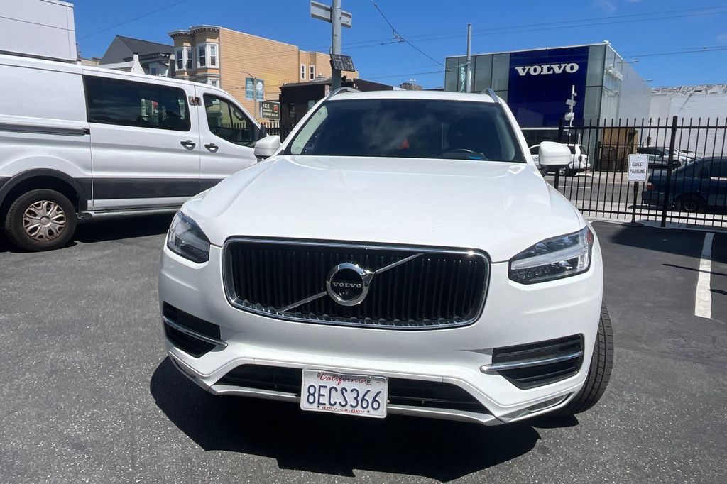 2018 Volvo XC90 T5 AWD Momentum photo 6
