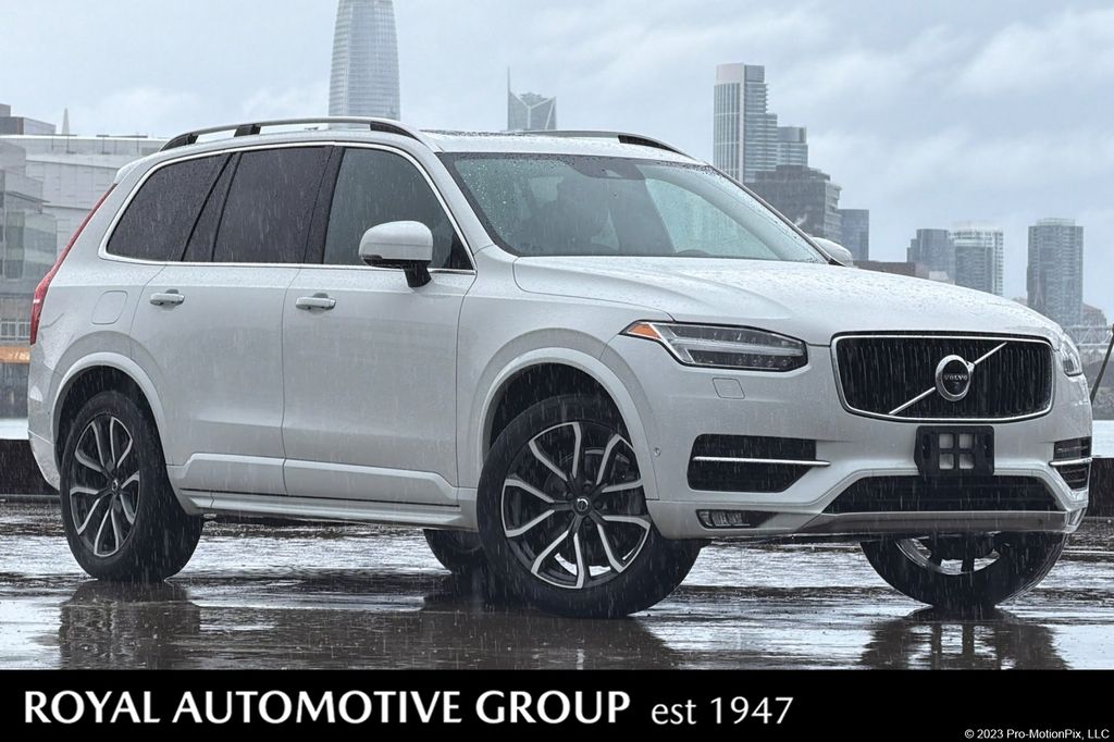 2017 Volvo XC90 Momentum