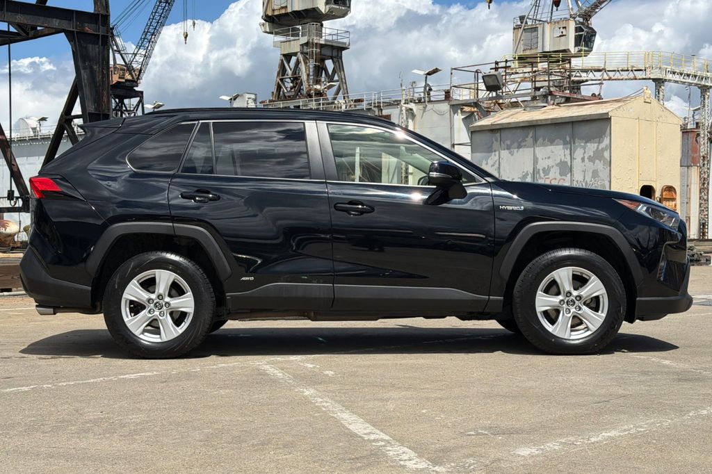 2019 Toyota RAV4 Hybrid XLE photo 2