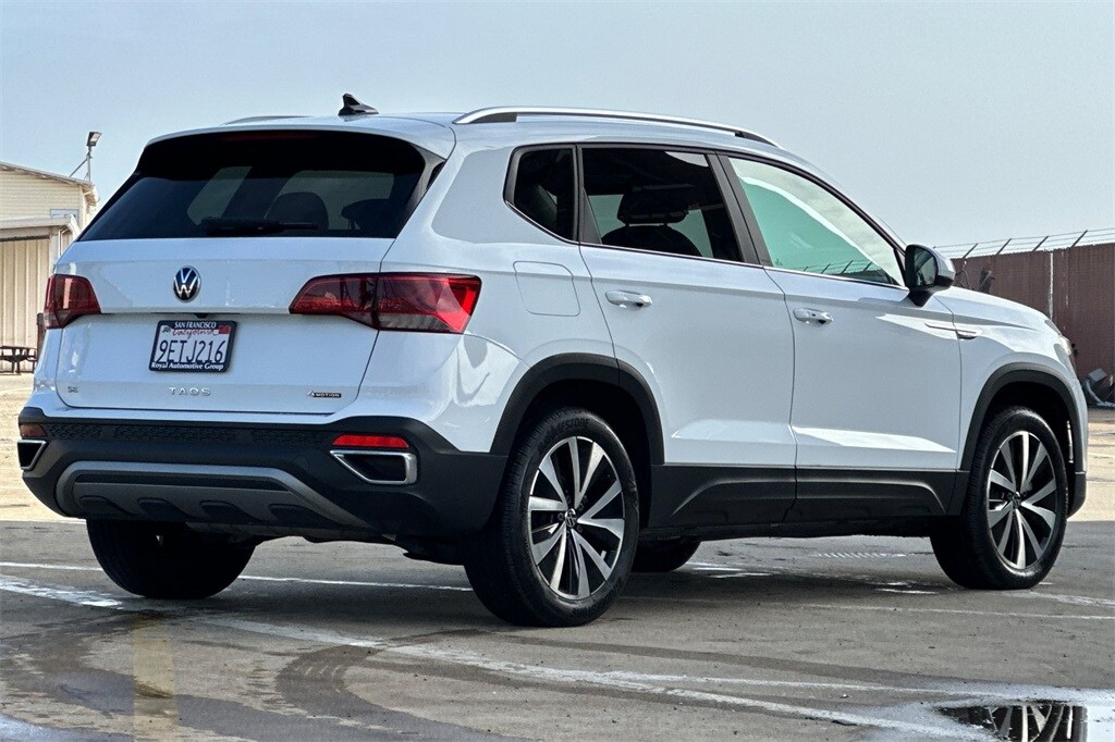 2023 Volkswagen Taos SE photo 4