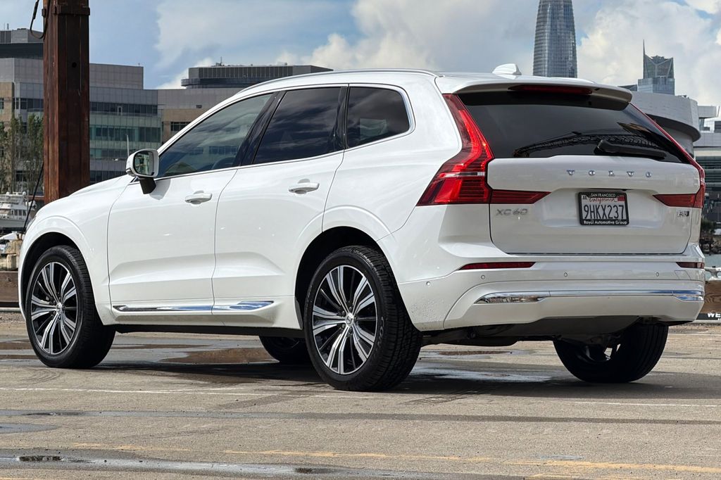 2023 Volvo XC60 B5 AWD Plus Bright photo 5