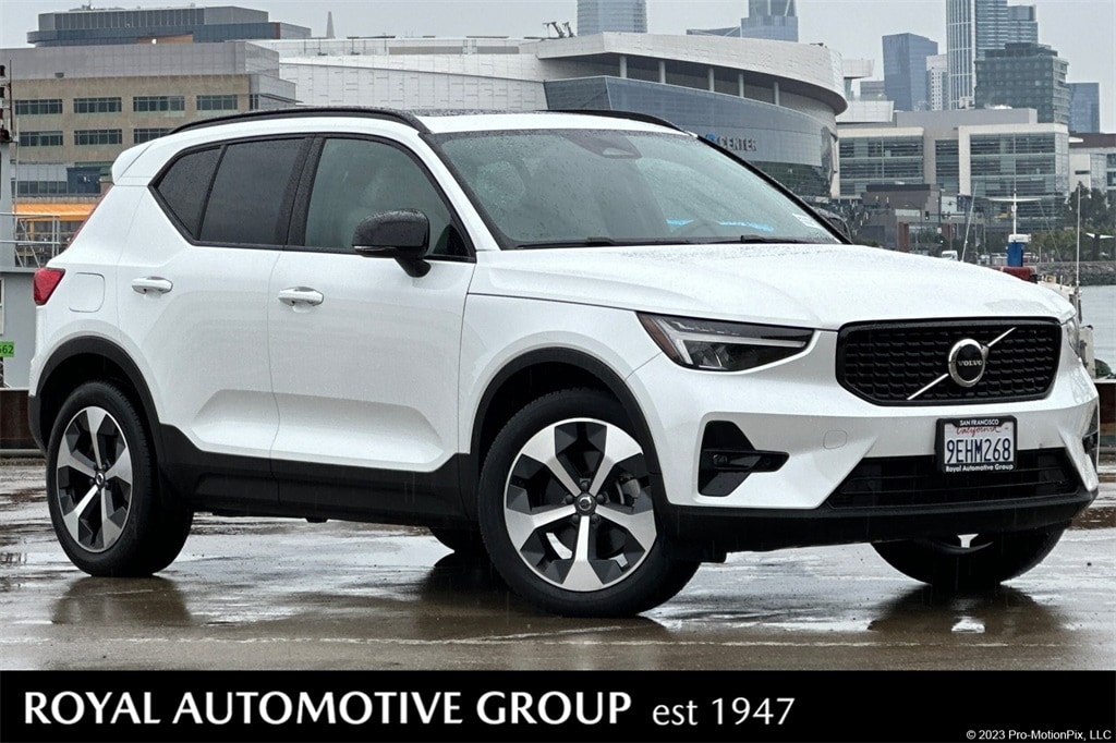 2023 Volvo XC40 Plus's photo