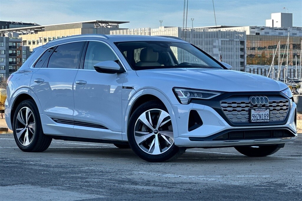 2024 Audi Q8 E-tron Premium Plus photo 2