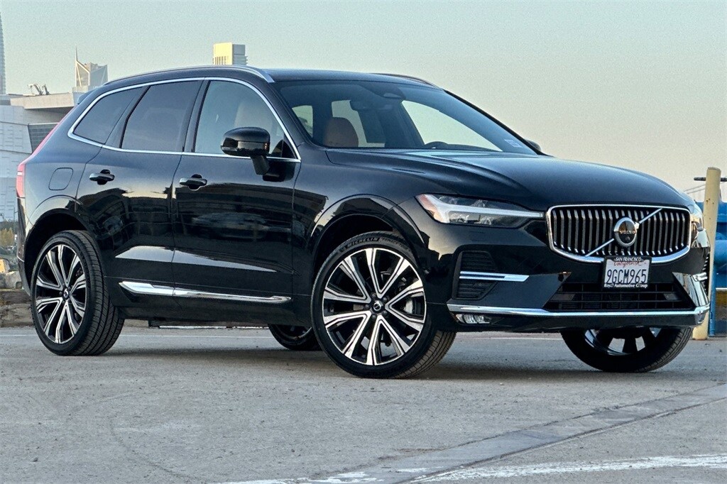2023 Volvo XC60 B5 Ultimate photo 2