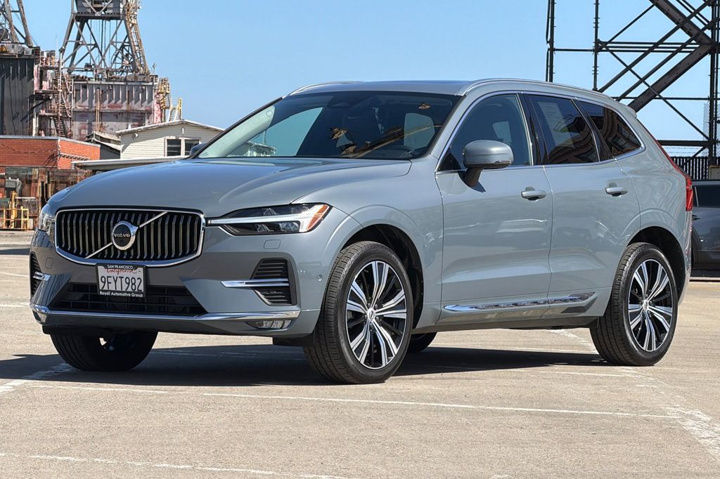 2023 Volvo XC60 B5 AWD Plus Bright photo 3