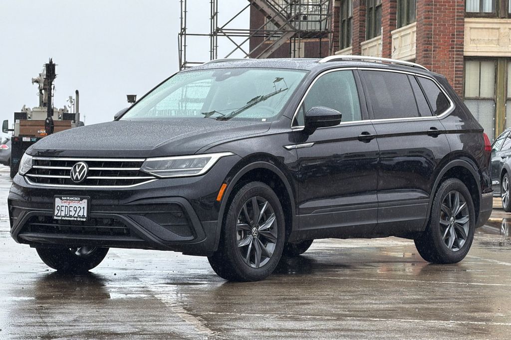 2023 Volkswagen Tiguan 2.0T SE photo 3