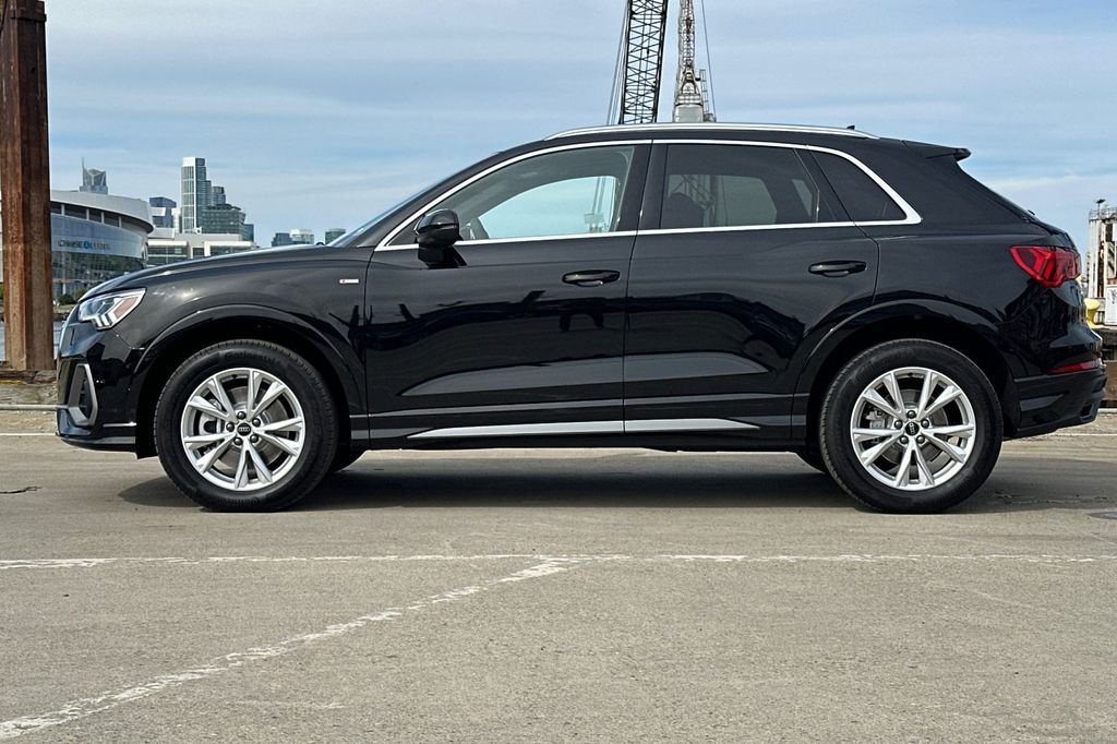 2025 Audi Q3 45 S line Premium photo 6