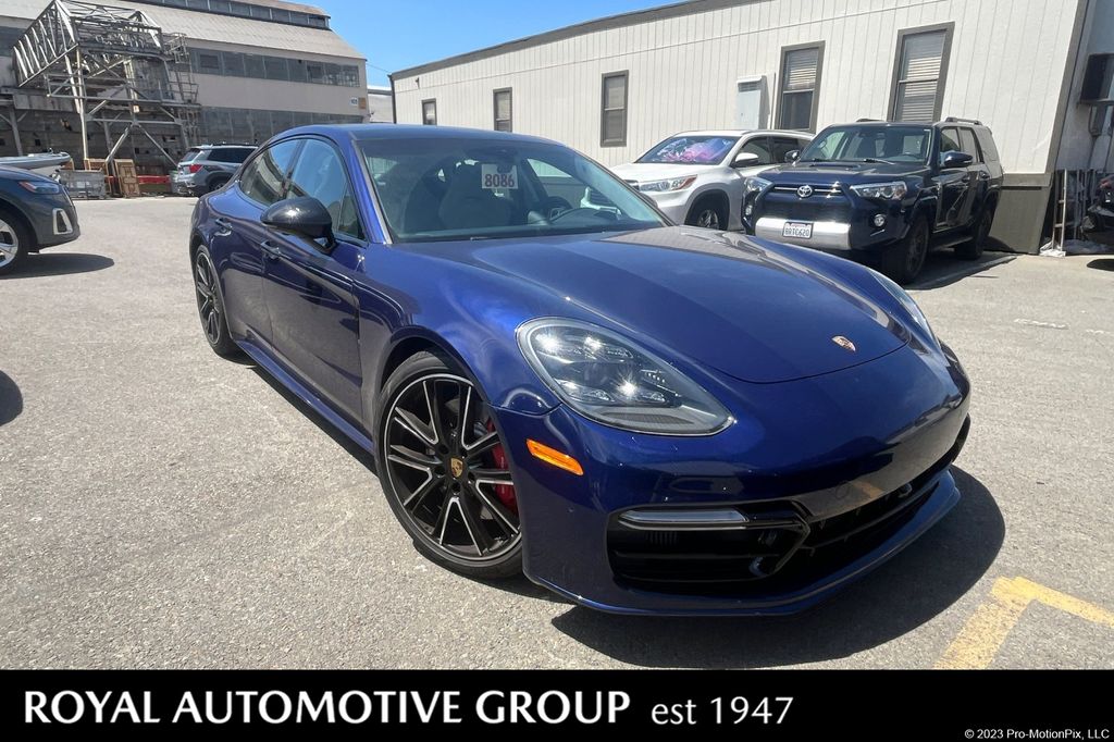 2020 Porsche Panamera GTS's photo