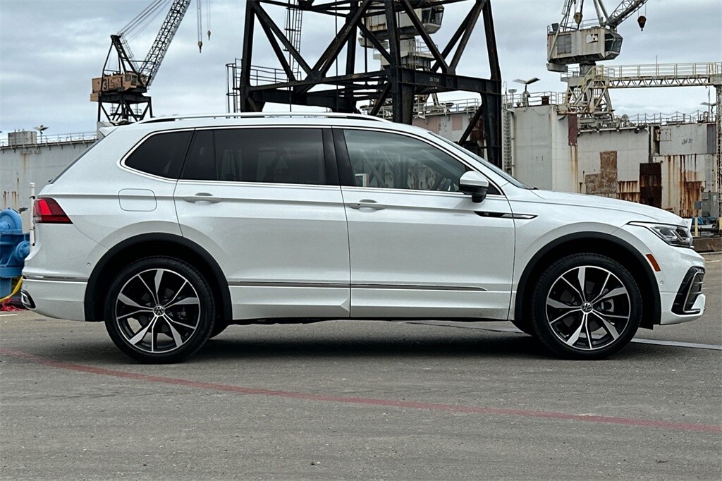 2022 Volkswagen Tiguan SEL Premium R-Line photo 3