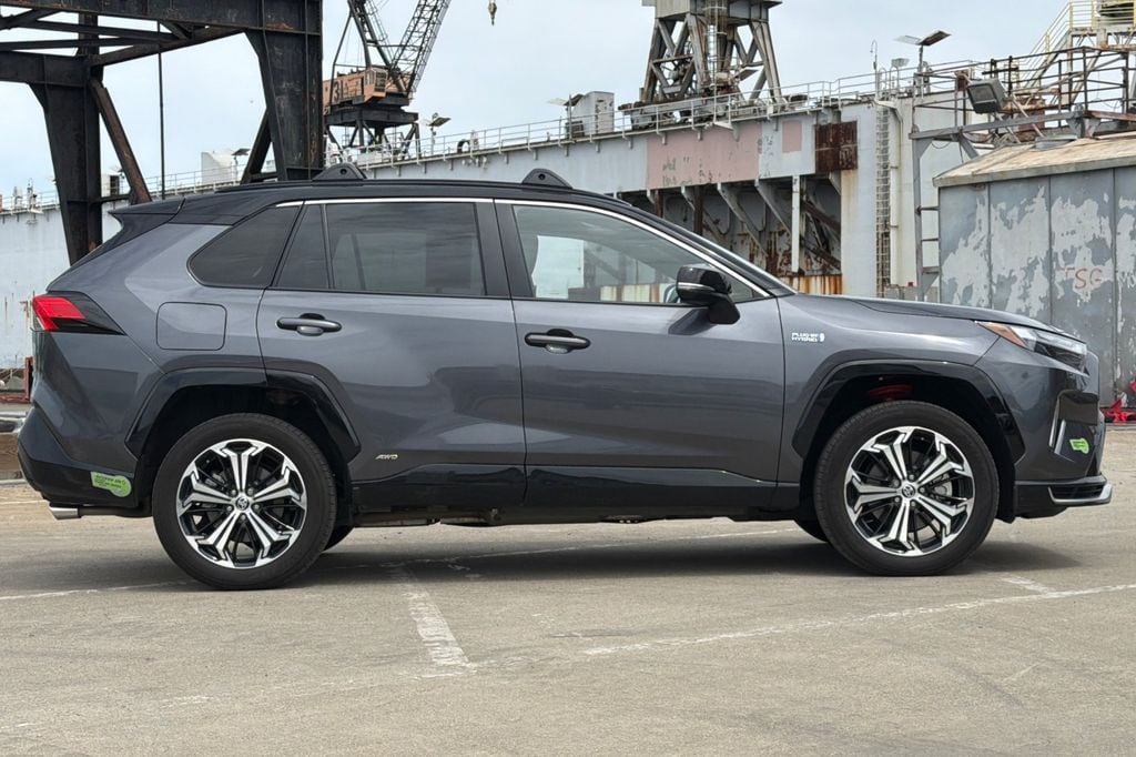 2022 Toyota RAV4 Prime XSE photo 2