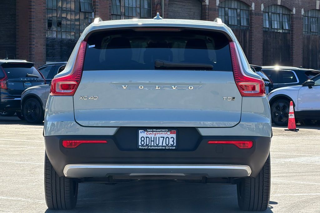 2019 Volvo XC40 T5 photo 4