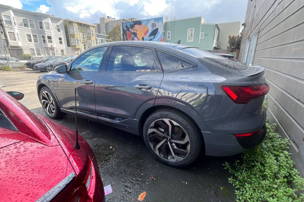 2024 Audi Q8 Sportback e-tron S line Premium photo 4