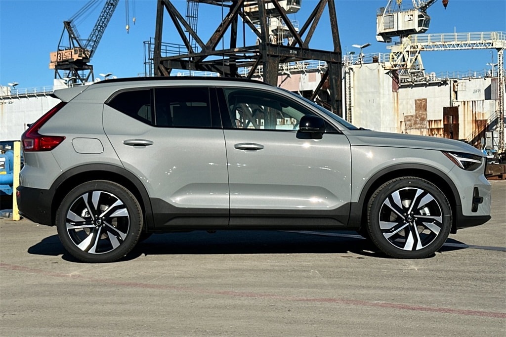 New 2026 Volvo XC40 B5 Ultra SUV