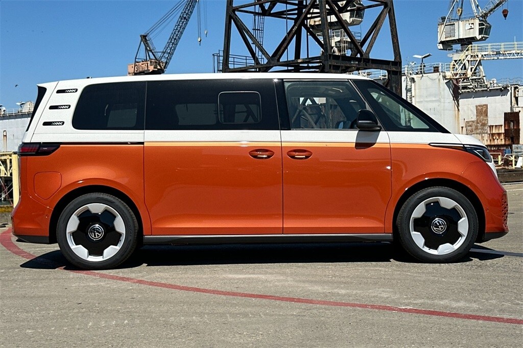 2025 Volkswagen ID. Buzz Pro Plus photo 3