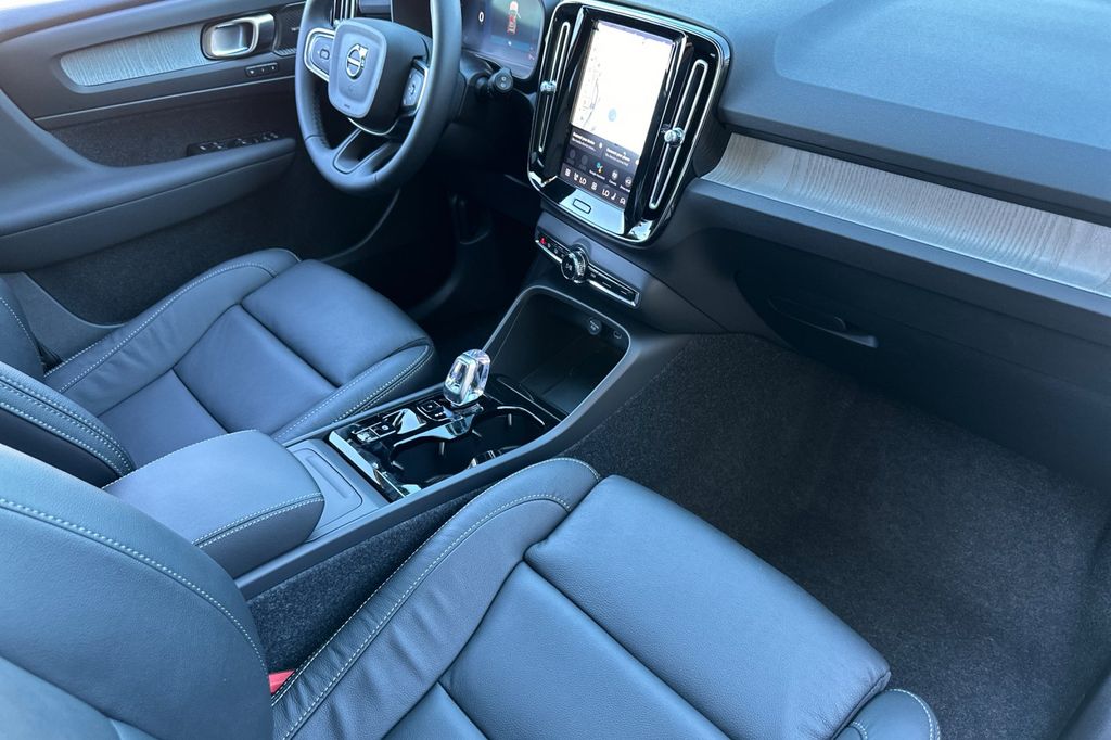 2026 Volvo XC40 Ultra - Photo 13
