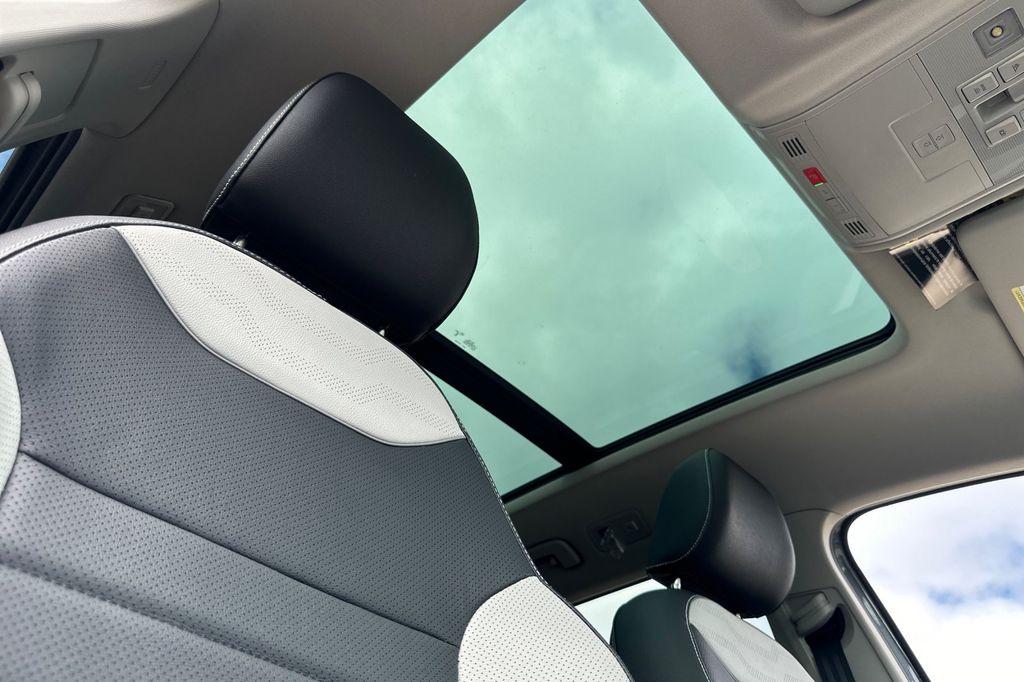 2025 Volkswagen Taos SEL - Photo 14