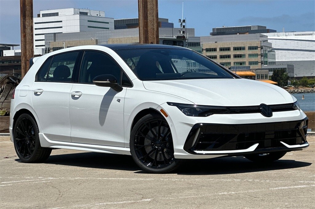 2025 Volkswagen Golf R photo 2