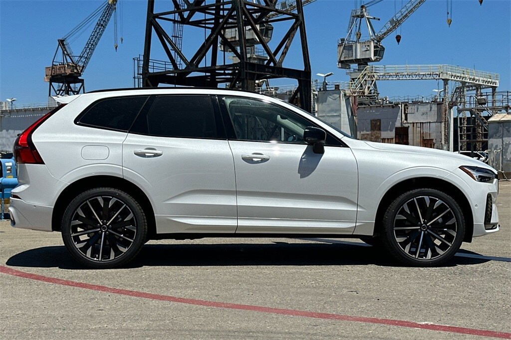 2026 Volvo XC60 B5 photo 3