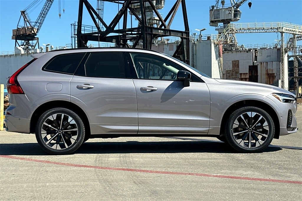 2026 Volvo XC60 B5 Plus photo 3
