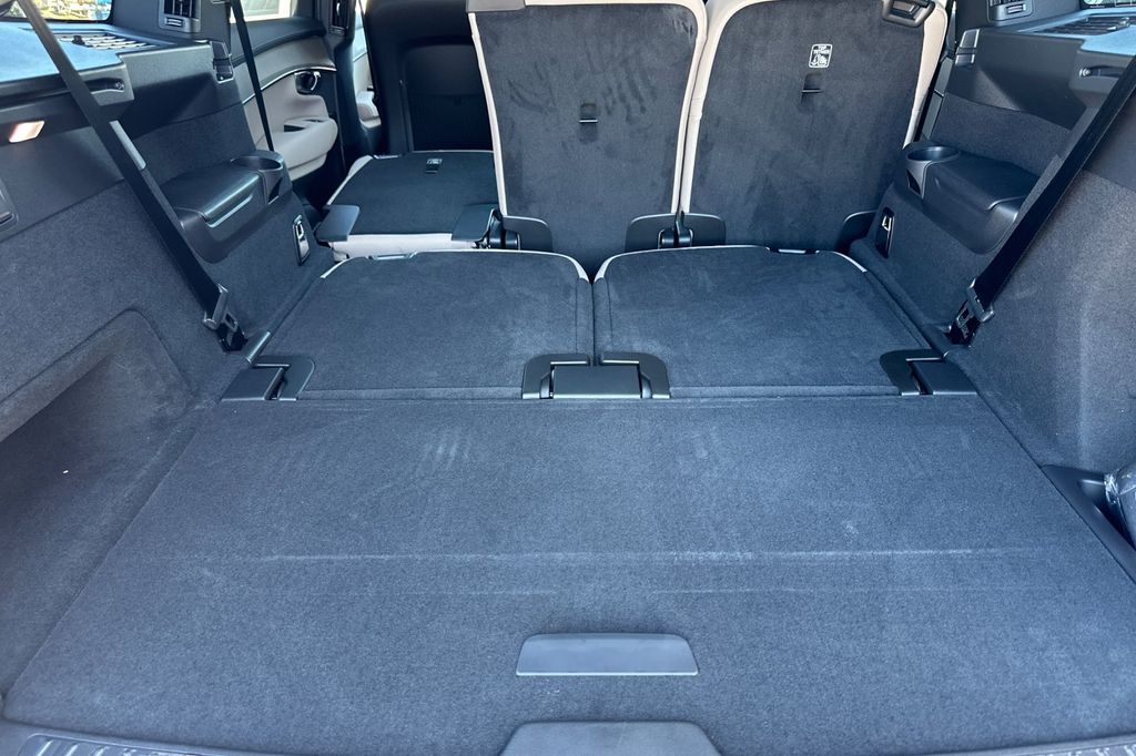 2026 Volvo XC90 Core - Photo 13
