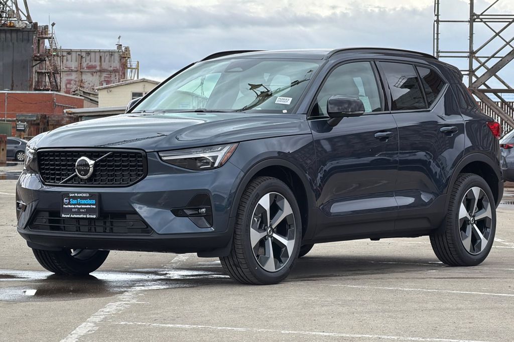 2026 Volvo XC40 Plus - Photo 8