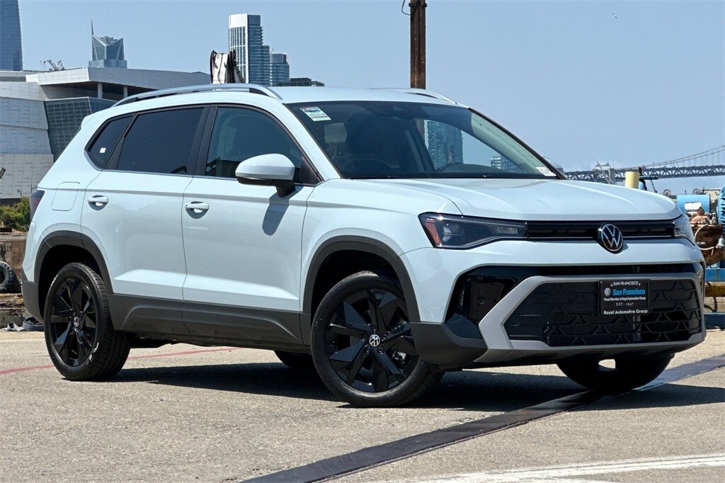 2025 Volkswagen Taos SE photo 2