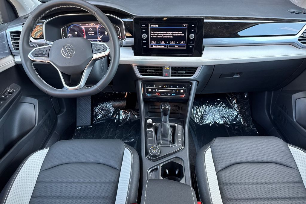 2025 Volkswagen Taos SEL - Photo 10