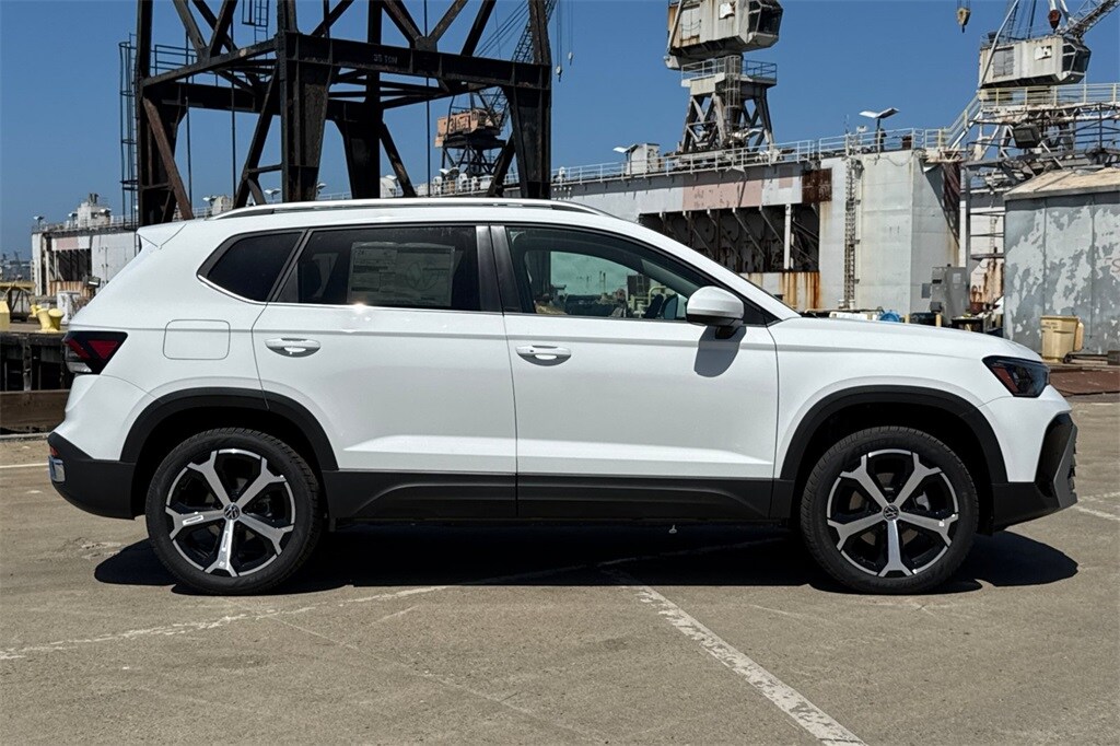 2025 Volkswagen Taos SEL photo 2