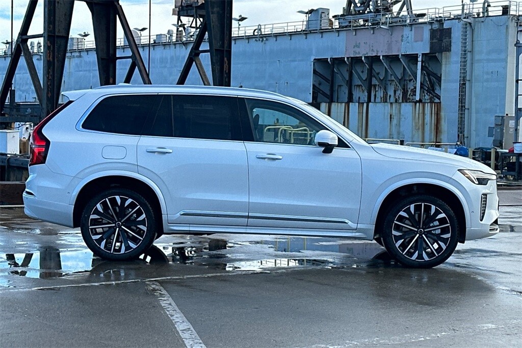 2025 Volvo XC90 B5 Plus photo 3