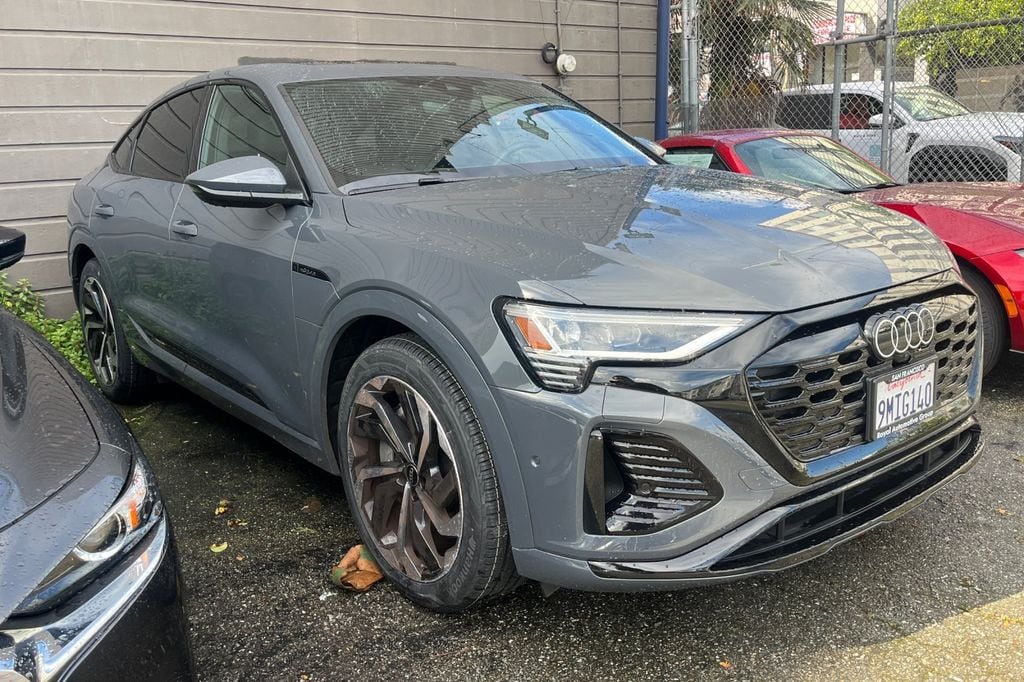 2024 Audi Q8 Sportback e-tron S line Premium photo 2