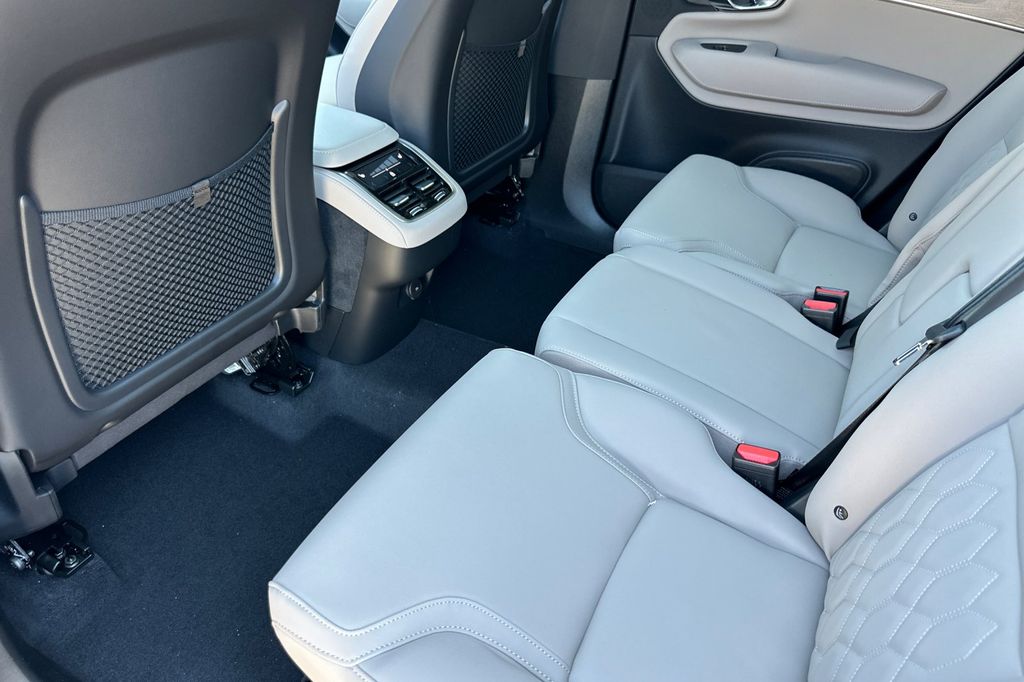 2026 Volvo XC90 Core - Photo 9
