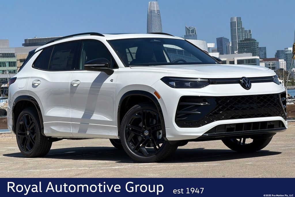 2026 Volkswagen Tiguan 2.0T SE R-Line Black 4Motion's photo
