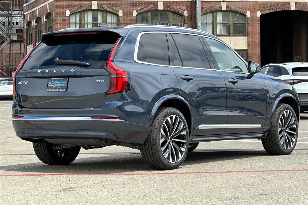 2026 Volvo XC90 T8 photo 4
