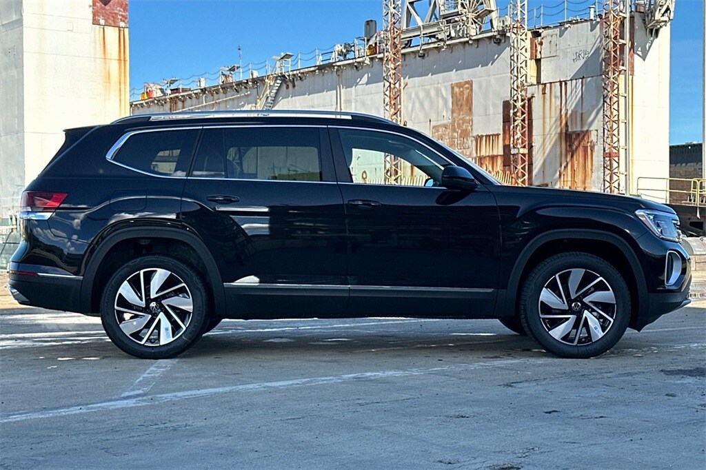 2026 Volkswagen Atlas SEL photo 3