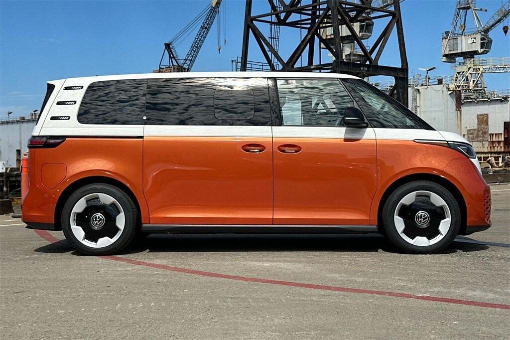 2025 Volkswagen ID. Buzz Pro Plus photo 3