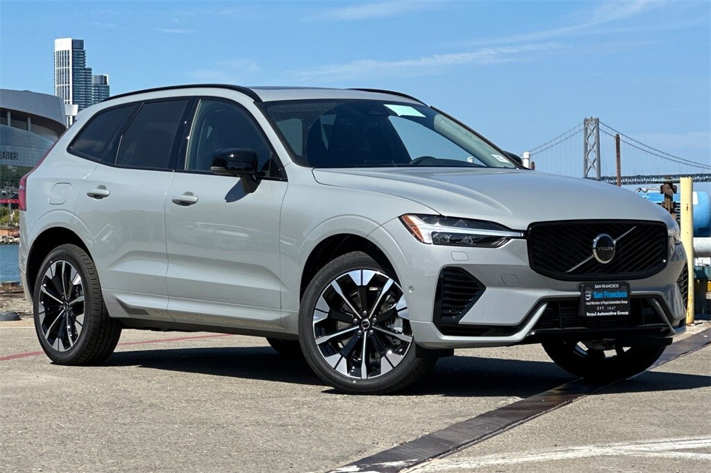 2026 Volvo XC60 T8 Plus photo 2