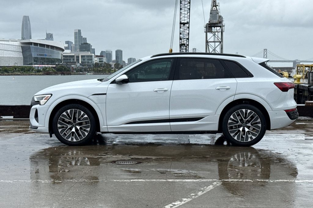 2024 Audi Q8 e-tron Premium photo 6