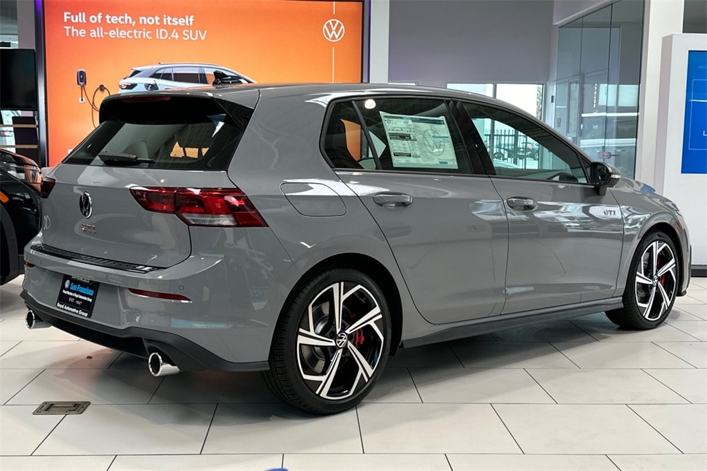 2025 Volkswagen Golf GTI SE photo 4