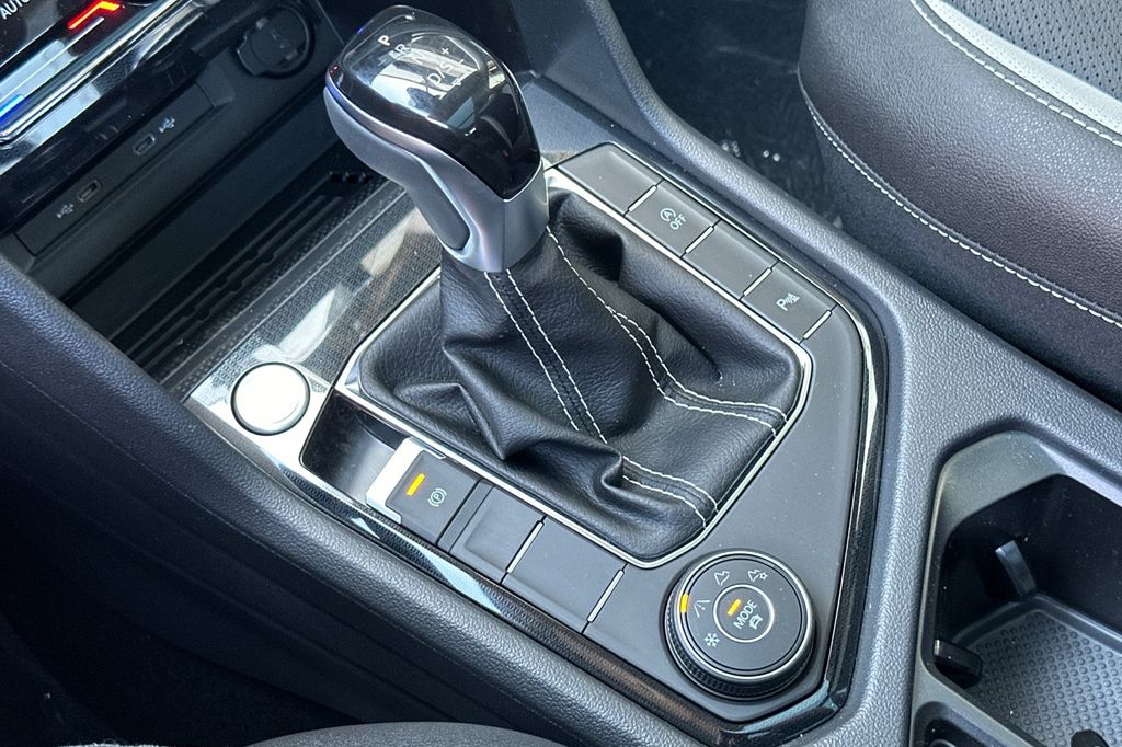 2025 Volkswagen Taos SEL - Photo 18