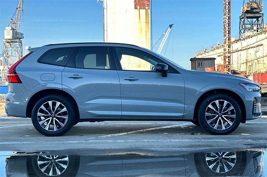2024 Volvo XC60 B5 Core photo 2