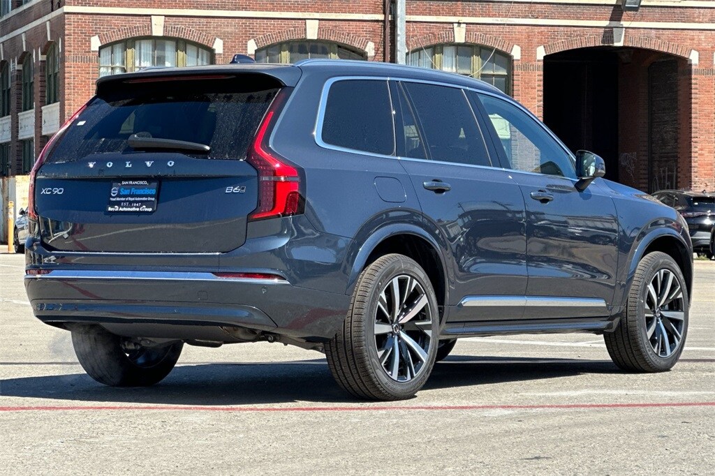 2026 Volvo XC90 Core photo 4