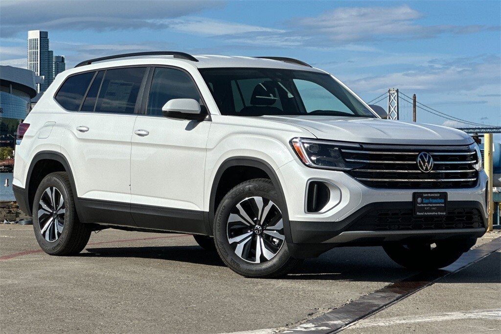 2026 Volkswagen Atlas SE photo 2