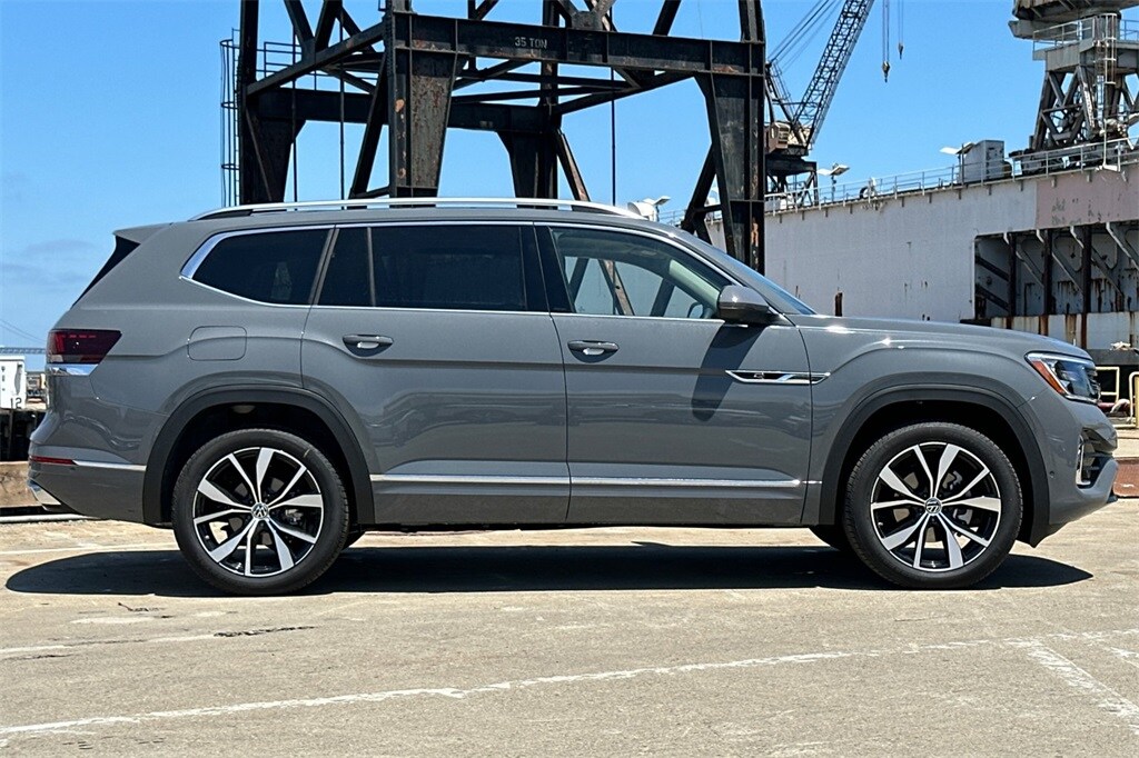 2025 Volkswagen Atlas SEL Premium R-Line photo 3