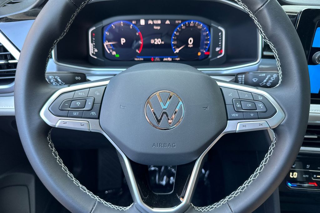2025 Volkswagen Taos SEL - Photo 20